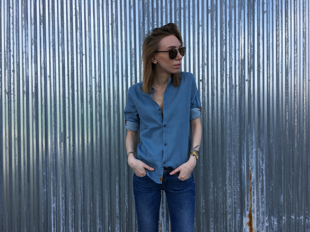 Blue shirt with blue jeans and sunglasses outfit