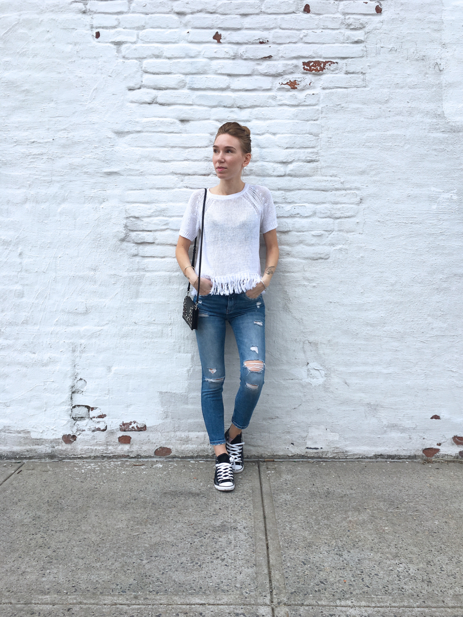 White top with denim and Converse sneakers outfit