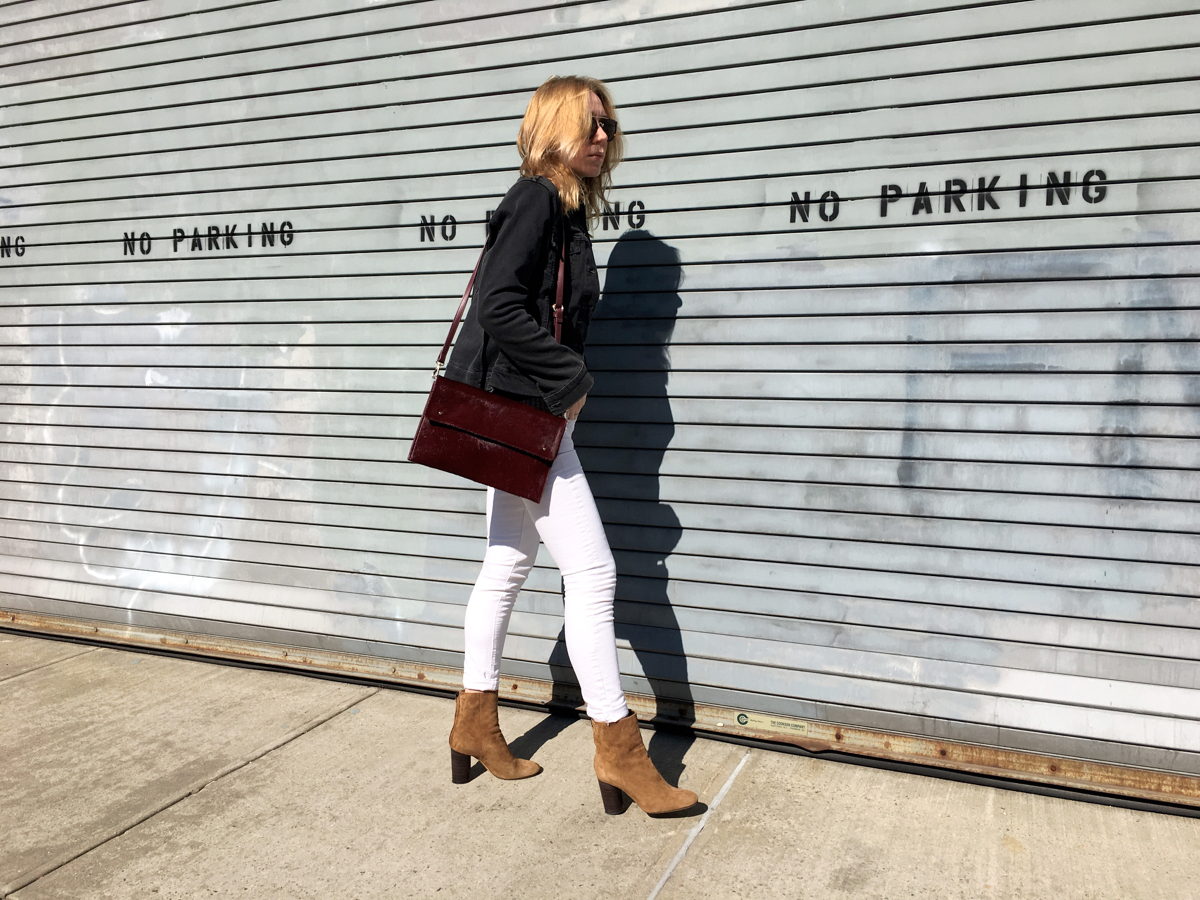 Woman posing in outfit for streetstyle photo